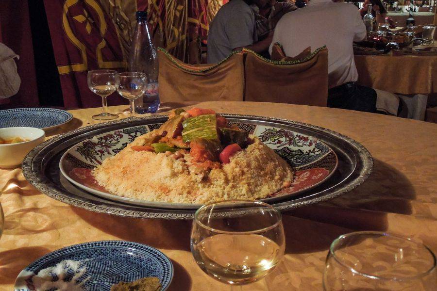 Вкусный ужин с исторической фантазией и танцевальным шоу
