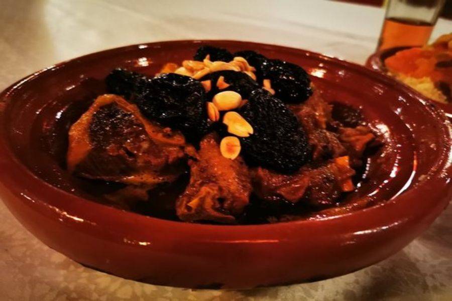 Вкусный ужин с исторической фантазией и танцевальным шоу